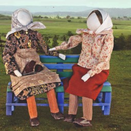 Выставка «Мы с подруженькой сидели...»