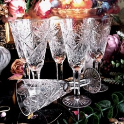 Выставка «Хрустальный праздник: посуда новогоднего стола»