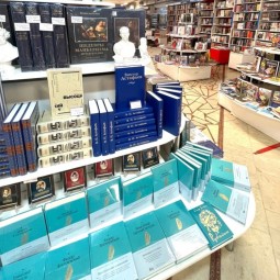 Встречи с писателями в Доме книги