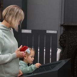 Праздничная программа «Музей для милых мам»