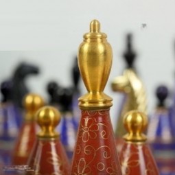 Выставка «Ход королевы»