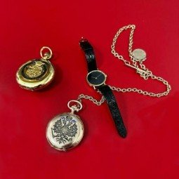 Выставка  «История одного экспоната. «Президентский подарок — часы»