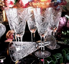 Выставка «Хрустальный праздник: посуда новогоднего стола»