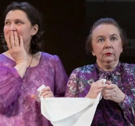 Спектакль «Под одной крышей»