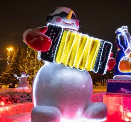 Ледовый городок в Историческом сквере Екатеринбурга