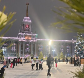 Новогодняя ночь на льду главного катка Екатеринбурга
