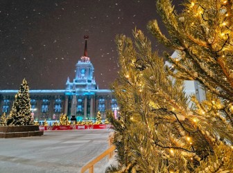 Каток на площади 1905 года в Екатеринбурге 2025