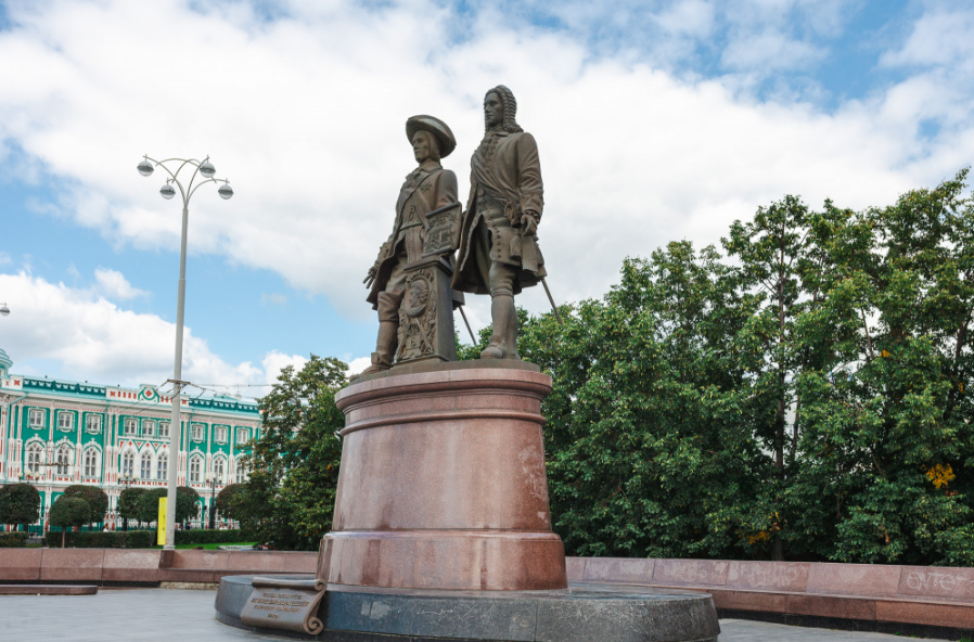 10 главных памятников Екатеринбурга, которые нужно увидеть 